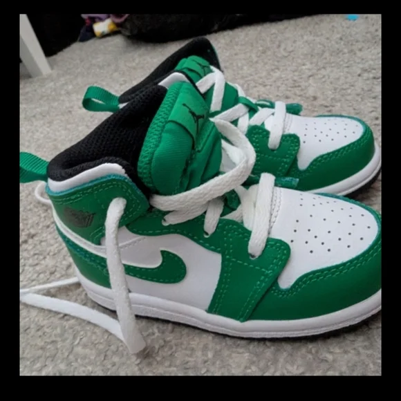 Toddler Nike Air Jordan Mid Green White Sneakers - Picture 6 of 15